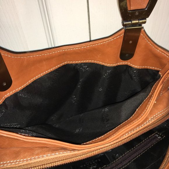 Barbara Milano Leather Shoulder Bag - Picture 9 of 14